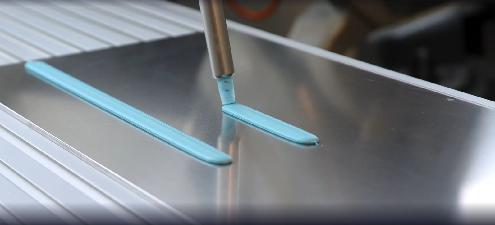 Dispensing of DOWSIL™ TC-5533 Gap Filler between the EV battery modules and the cooling plate.